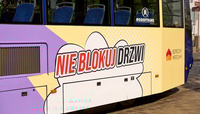 Powiększ obraz: MPK wraz z policją przypominają o bezpieczeństwie