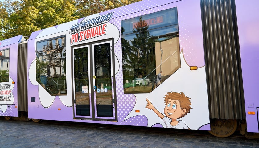 Powiększ obraz: MPK wraz z policją przypominają o bezpieczeństwie