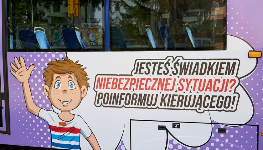 Powiększ obraz: MPK wraz z policją przypominają o bezpieczeństwie