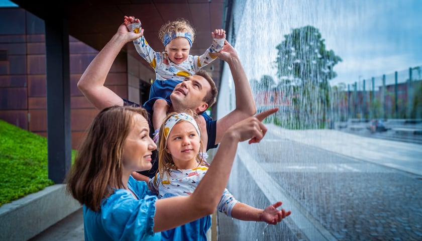 Powiększ obraz: <p>Hydropolis</p>