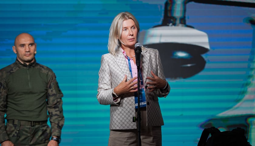 Powiększ obraz: <p>Prezentacja programu Bezpieczny Wrocław podczas 34. Forum Ekonomicznego w Karpaczu - prezydent Renata Granowska</p>