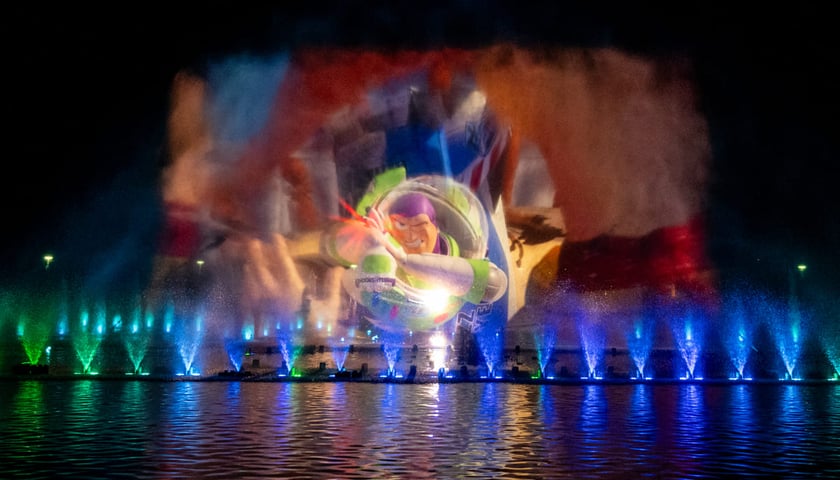 Powiększ obraz: <p>Zdjęcie z pr&oacute;by generalnej pokazu specjalnego fontanny multimedialnej "Pixar: Lato Przyjaźni"</p>