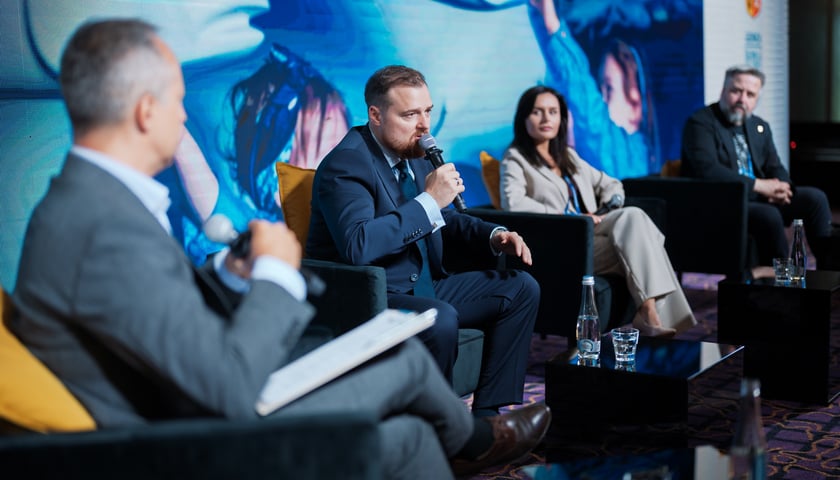 Powiększ obraz: <p>"Turystyka jako siła napędowa marki miejsca" - panel na Forum Ekonomicznym 2025 w Karpaczu</p>