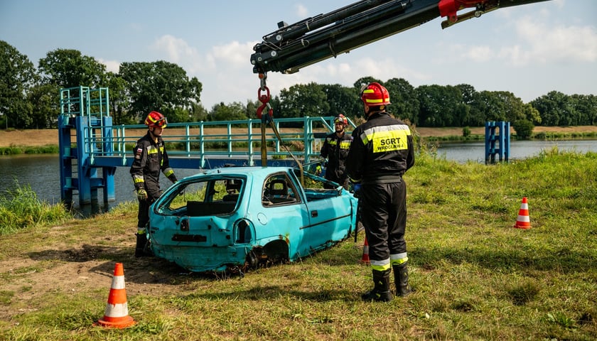 Powiększ obraz: Ćwiczenia służb we Wrocławiu - Wyspa 2025 uczy jak współdziałać podczas powodzi
