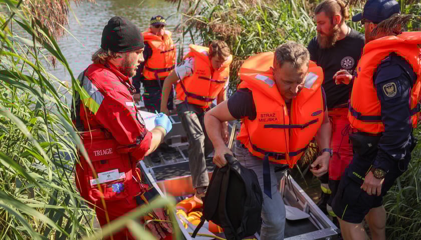 Powiększ obraz: Ćwiczenia służb we Wrocławiu - Wyspa 2025 uczy jak współdziałać podczas powodzi