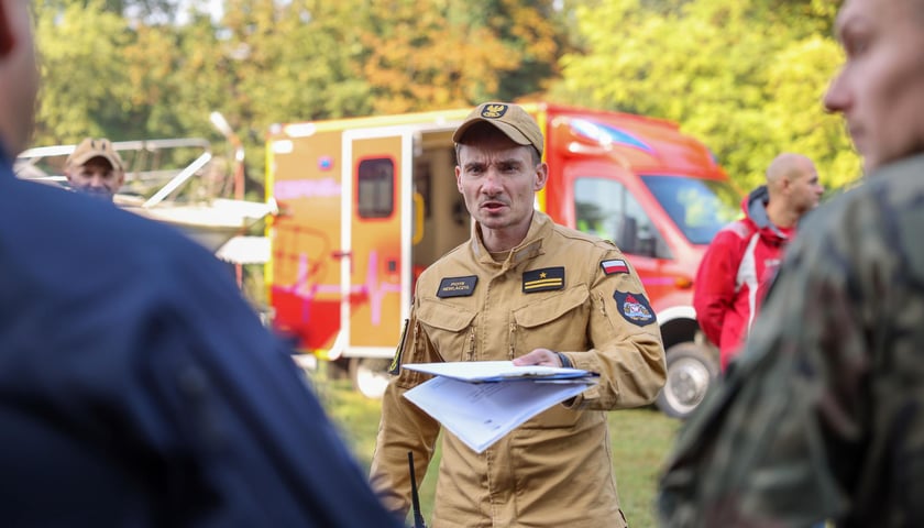Powiększ obraz: <p>Ćwiczenia służb we Wrocławiu - Wyspa 2025 uczy jak współdziałać podczas powodzi</p>