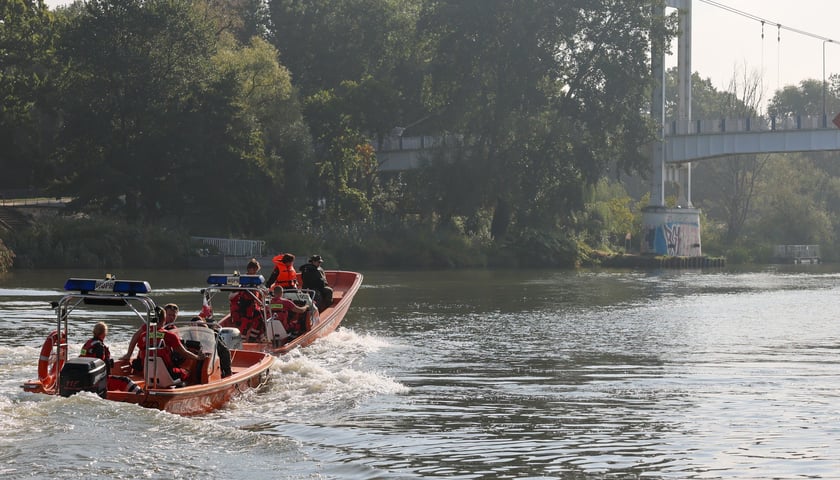 Powiększ obraz: Ćwiczenia służb we Wrocławiu - Wyspa 2025 uczy jak współdziałać podczas powodzi