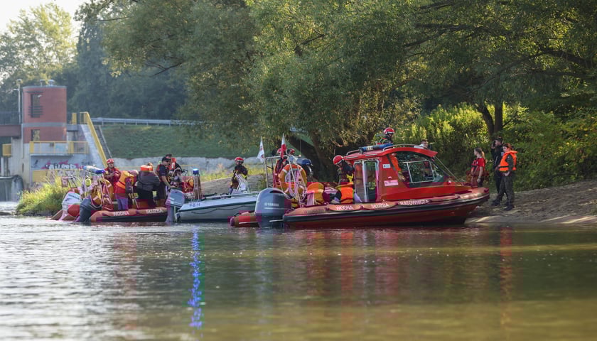 Powiększ obraz: Ćwiczenia służb we Wrocławiu - Wyspa 2025 uczy jak współdziałać podczas powodzi