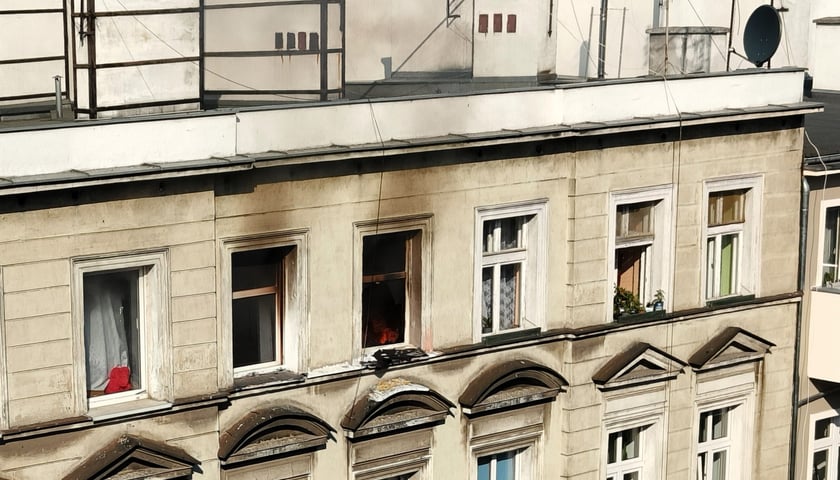 Powiększ obraz: Pożar mieszkania przy ul. Chrobrego