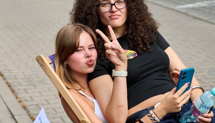 Powiększ obraz: Specjalny autobus przywiózł akcję HejTy Reaguj do Liceum nr 8 im. Bolesława Krzywoustego