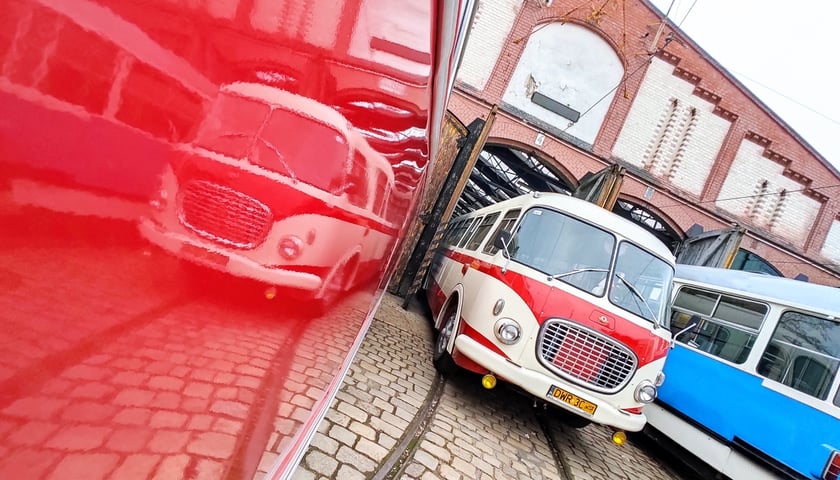 Powiększ obraz: <p>zabytkowy Jelcz 043</p>