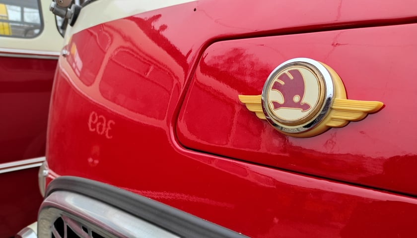 Powiększ obraz: <p>zabytkowy Jelcz 043</p>