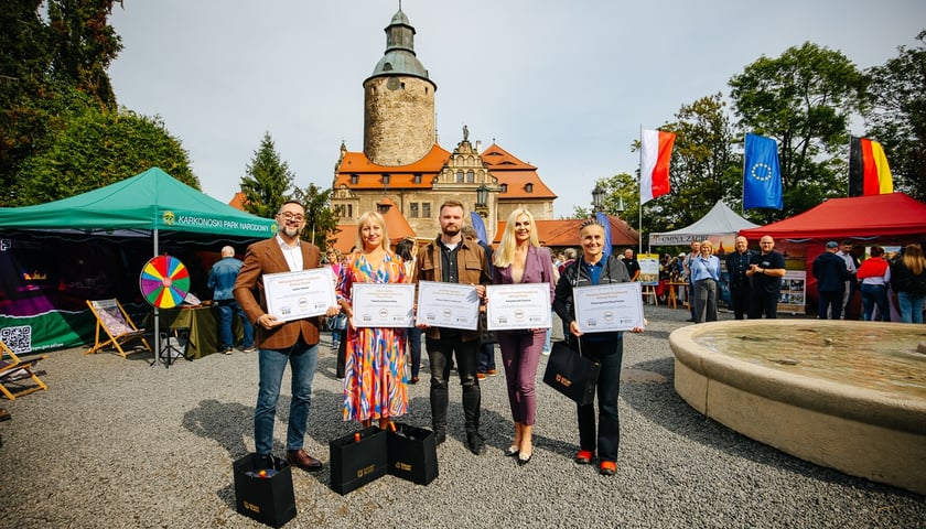 Powiększ obraz: <p>Laureaci Certyfikatów Dolnośląskiej Organizacji Turystycznej 2025</p>
