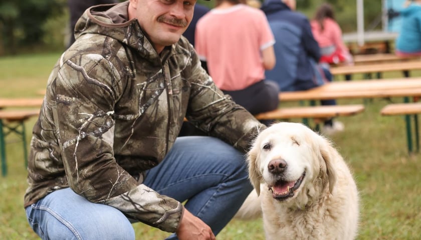 Powiększ obraz: Piknik Adopciaka zorganizowany przez Grupę Ratuj w parku Grabiszyńskim. Wrocław, 14.09.2025