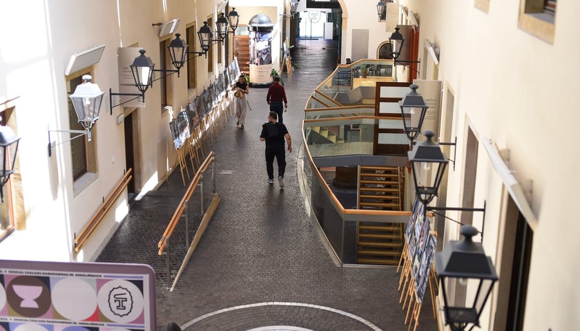 Powiększ obraz: Dziedziniec Muzeum Pana Tadeusza we Wrocławiu