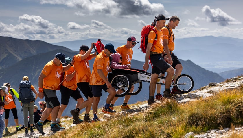 Powiększ obraz: <p>Górska wyprawa z Szerpami Nadziei. Zdjęcie archiwalne, wykonane w sierpniu 2025</p>