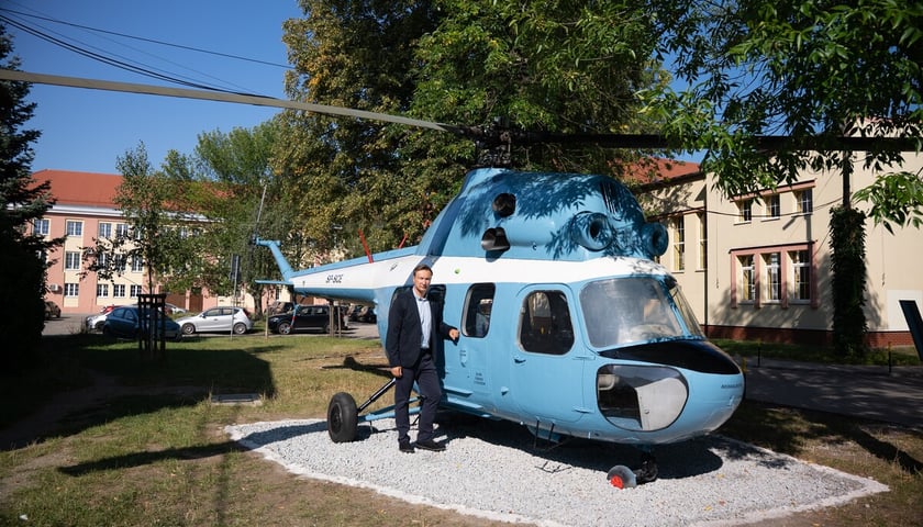 Mi-2 na podwórku LZN, śmigłowiec po remoncie.