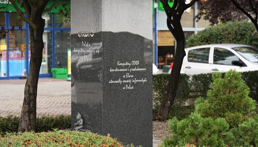 Powiększ obraz: <p>Obelisk na skwerze ELWRO. Wrocław, 17 września 2025</p>