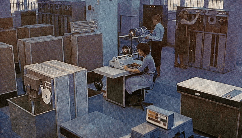 Powiększ obraz: Produkcja komputerów Odra 1305 w zakładach ELWRO. Wrocław, 2 sierpnia 1971.