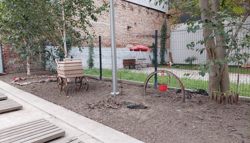 Podw&oacute;rko przy CALu w podw&oacute;rzu przy Prądzyńskiego po remoncie