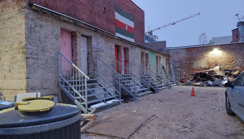 Podw&oacute;rko przy CALu w podw&oacute;rzu przy Prądzyńskiego w trakcie remontu