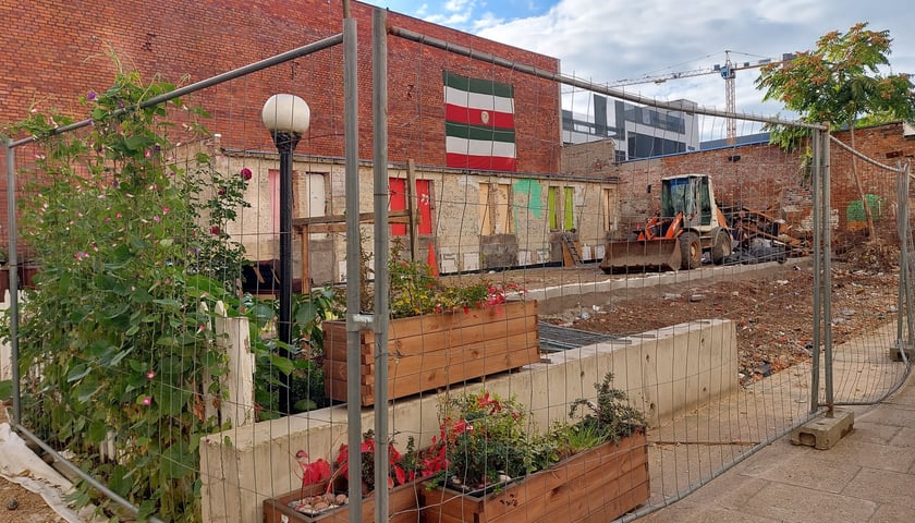 Podw&oacute;rko przy CALu w podw&oacute;rzu przy Prądzyńskiego w trakcie remontu