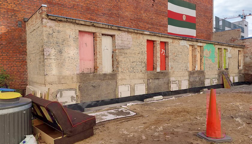 Podw&oacute;rko przy CALu w podw&oacute;rzu przy Prądzyńskiego w trakcie remontu