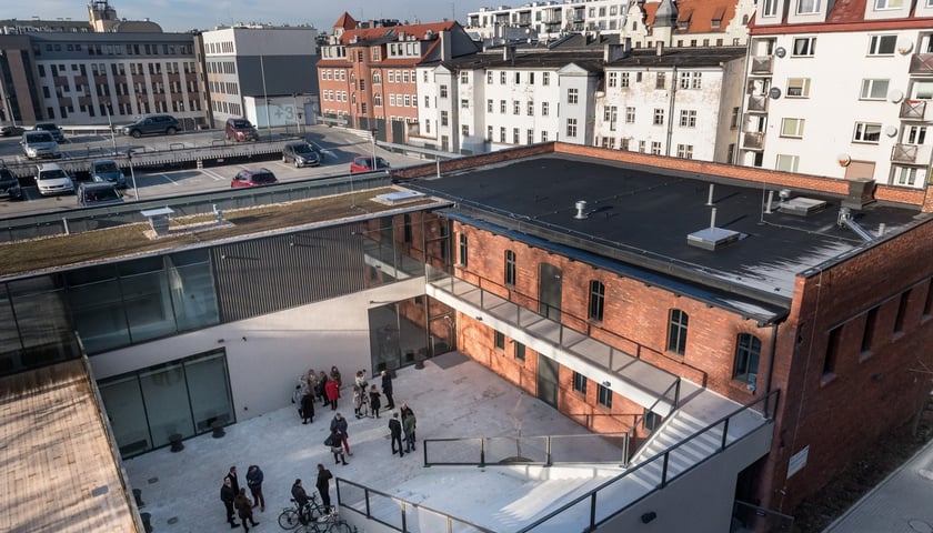 CAL w podw&oacute;rzu przy Prądzyńskiego po remoncie