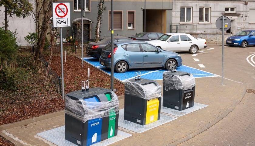 Podw&oacute;rko w kwadracie ulic Jaracza, Orzeszkowej, Wyszyńskiego i Nowowiejska - po remoncie