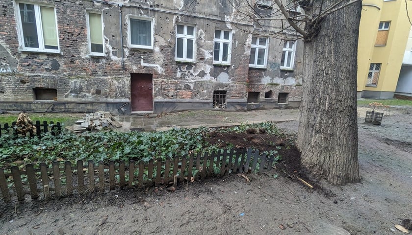 Podw&oacute;rko pomiędzy ulicami Rozbrat-Prusa-Sępa-Szarzyńskiego - przed remontem