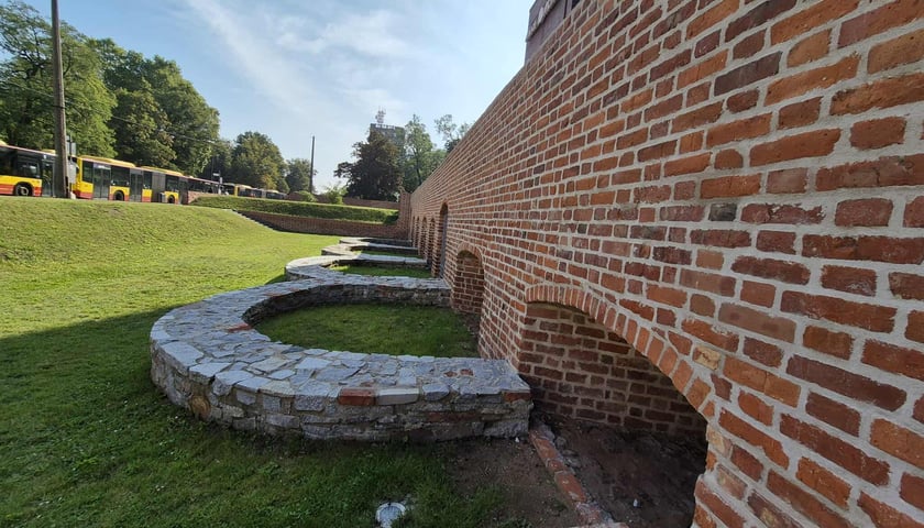 Basteja Hioba po renowacji