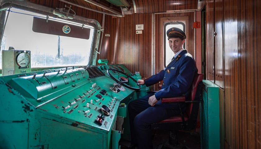 Powiększ obraz: <p>Wystawa zabytkowego taboru na stacji Wrocław Leśnica. Zdjęcie archiwalne, wykonane 17 marca 2024.</p>