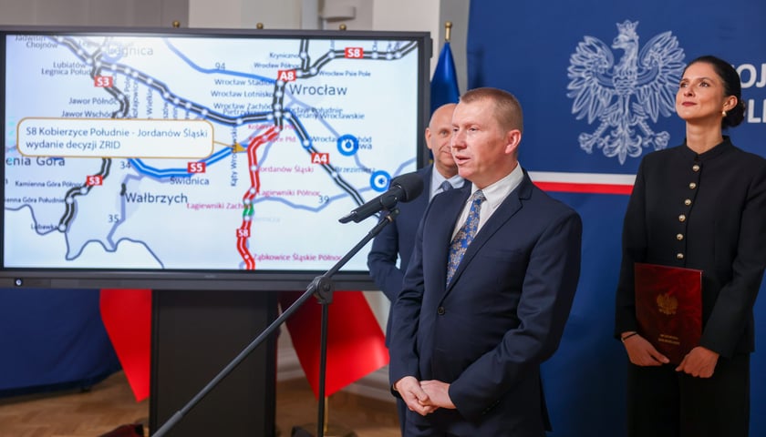 Powiększ obraz: Waldemar Wojciechowski z Generalnej Dyrekcji Dróg Krajowych i Autostrad we Wrocławiu.