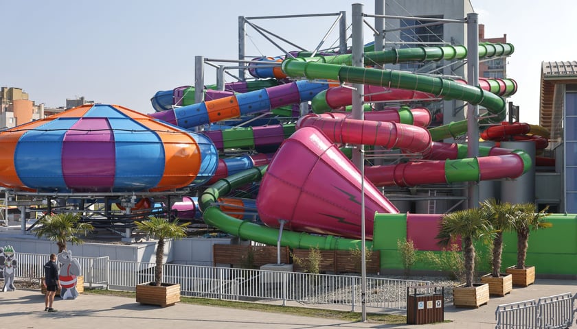 Powiększ obraz: Zjeżdżalnie we wrocławskim Aquaparku