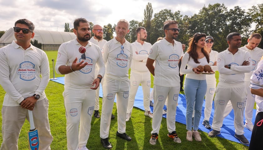 Wizyta Abhisheka Bachchana we Wrocławiu &ndash; uroczystość zapowiadająca powstanie pierwszego we Wrocławiu boiska do krykieta im. Amitabha Bachchana