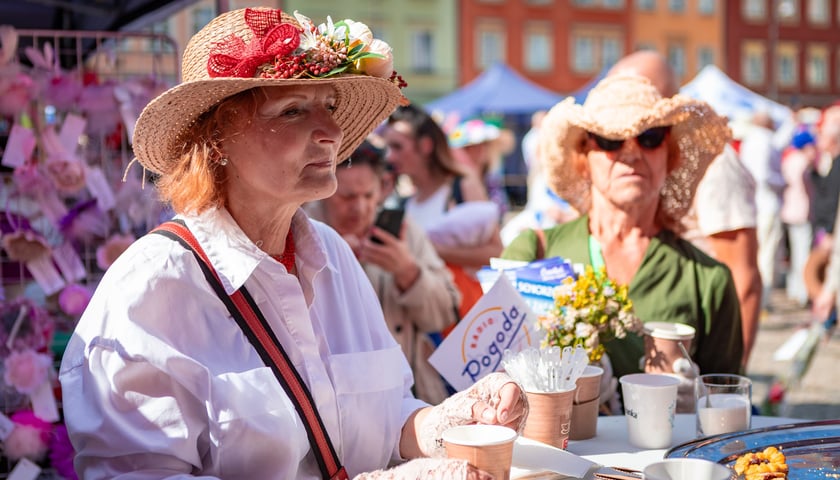 Powiększ obraz: <p>Pani Małgosia z Ołtaszyna szuka na Wroclaw.pl informacji o wydarzeniach kulturalnych i ciekawych miejscach, które warto zobaczyć. Wrocławskie Dni Seniora 2025 na Solnym</p>