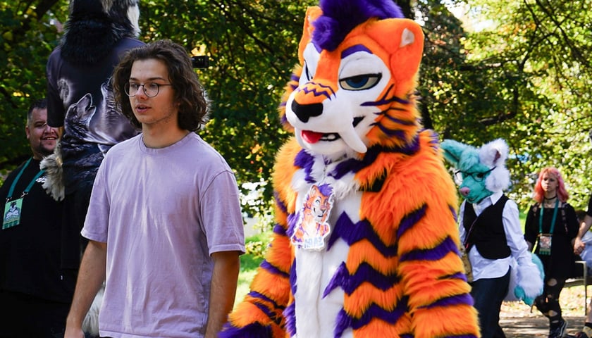 Powiększ obraz: Futrzaki opanowały Wrocław - marsz Furwalk 2025