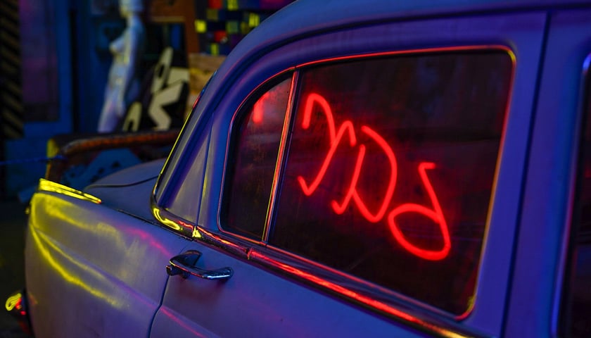 Backstage galerii Neon Side - tu trzymane są niewyeksponowane wrocławskie neony z dawnych lat