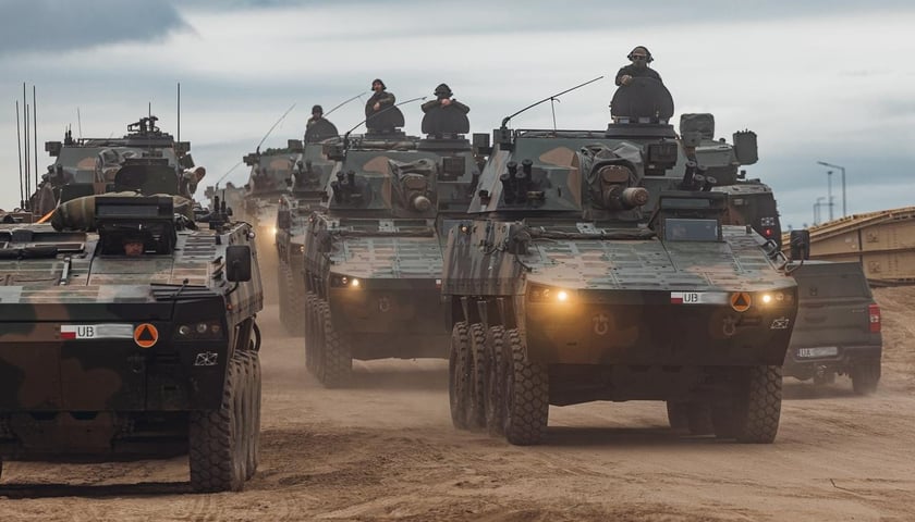 Kolumny pojazdów wojskowych