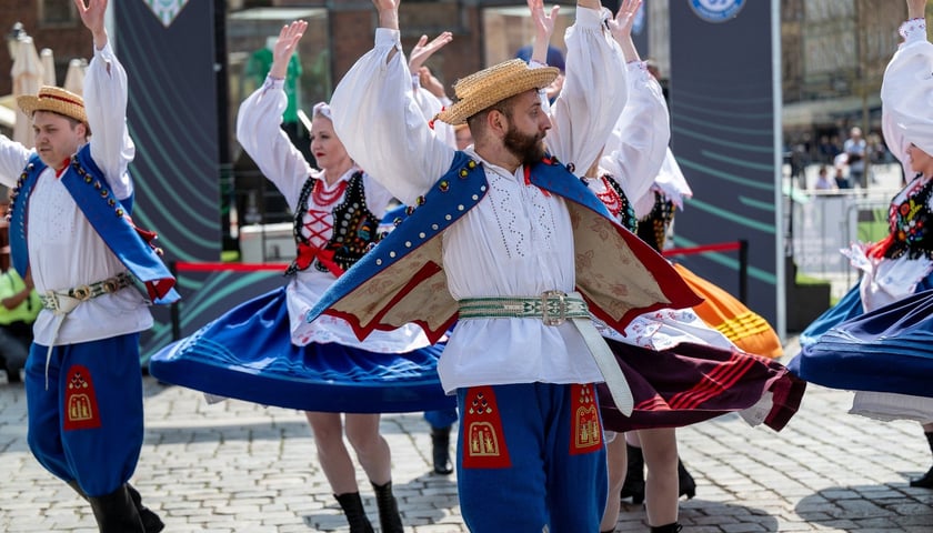 Otwarcie ogólnodostępnej strefy kibica Fan Festival w rynku przed finałem LK UEFA