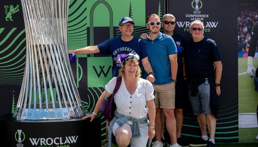 Otwarcie ogólnodostępnej strefy kibica Fan Festival w rynku przed finałem LK UEFA