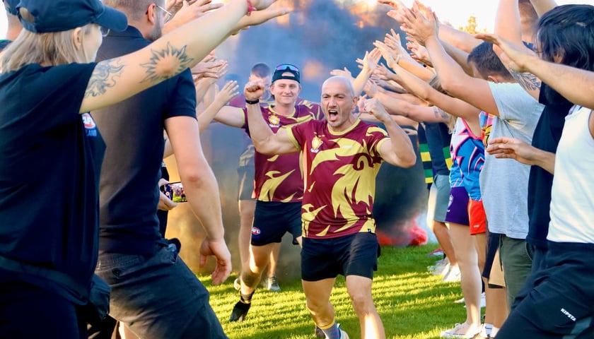 Powiększ obraz: Lions Wrocław świętują zdobycie mistrzostwa Polski w sezonie 2025, w którym wygrali wszystkie mecze