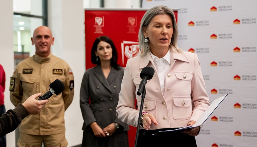 Powiększ obraz: <p>Na zdjęciach 3. Festiwal Pierwszej Pomocy na Politechnice Wrocławskiej – inauguruje wiceprezydent Wrocławia Renata Granowska</p>