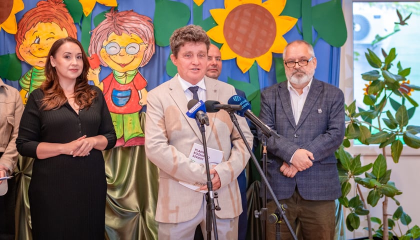 Powiększ obraz: Dieta wegetariańska w kolejnych wrocławskich placówkach - konferencja prasowa 30.09.2025