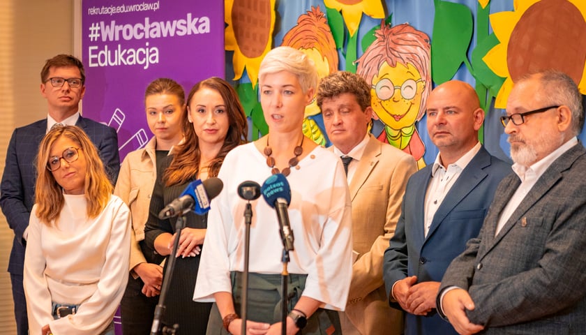 Powiększ obraz: Dieta wegetariańska w kolejnych wrocławskich placówkach - konferencja prasowa 30.09.2025