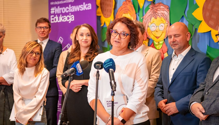 Powiększ obraz: Dieta wegetariańska w kolejnych wrocławskich placówkach - konferencja prasowa 30.09.2025