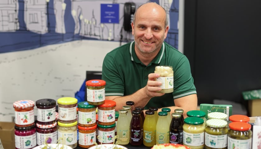 Powiększ obraz: <p>Na zdjęciach IV edycja programu „Od pola na wrocławski stół” we wrocławskim Novotelu</p>