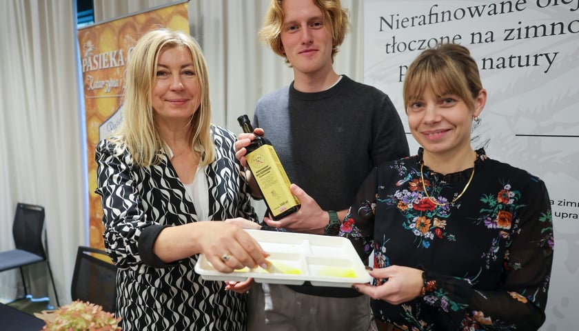 Powiększ obraz: <p>Na zdjęciach IV edycja programu „Od pola na wrocławski stół” we wrocławskim Novotelu</p>