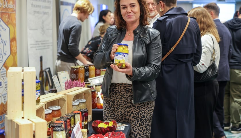 Powiększ obraz: <p>Na zdjęciach IV edycja programu „Od pola na wrocławski stół” we wrocławskim Novotelu</p>