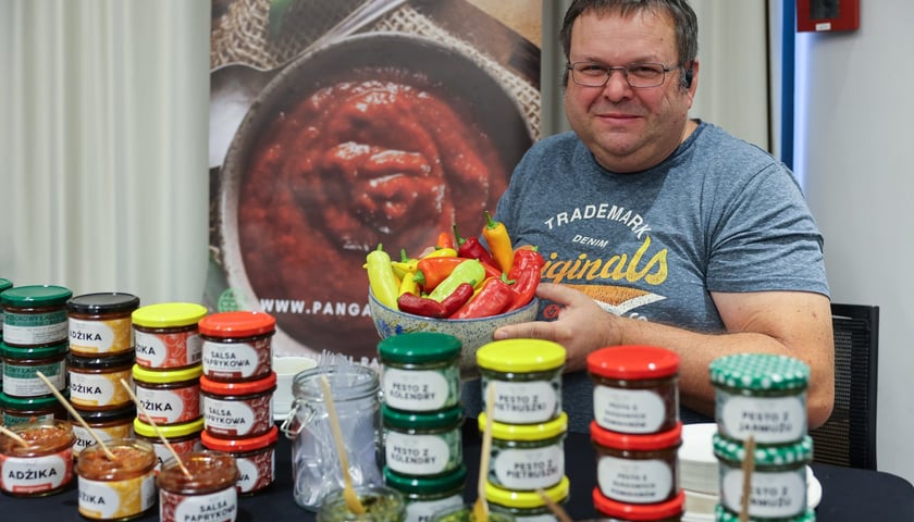 Powiększ obraz: <p>Na zdjęciach IV edycja programu „Od pola na wrocławski stół” we wrocławskim Novotelu</p>